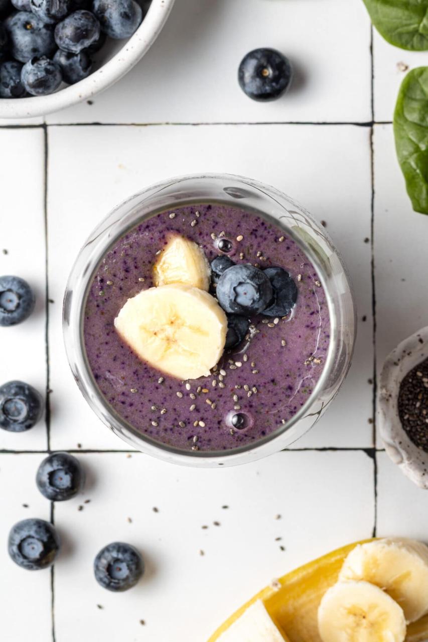 Blueberry Banana Spinach Smoothie - Cookie Dough Diaries