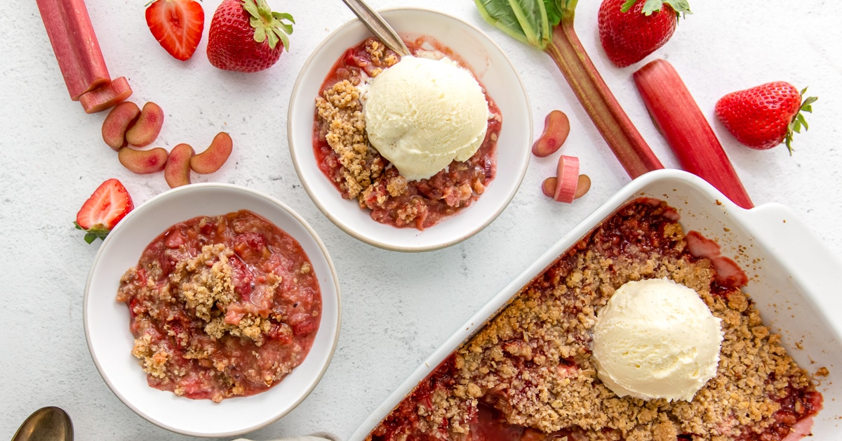 Easy Strawberry Rhubarb Crisp – If You Give a Blonde a Kitchen